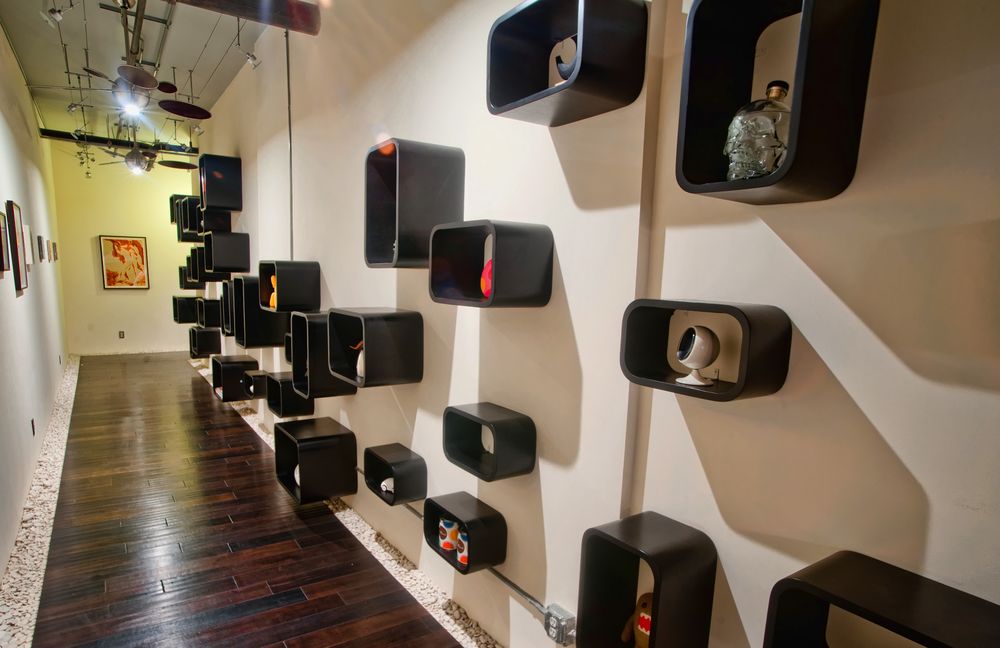 Floating radius-corner shelves, 500 Molino
